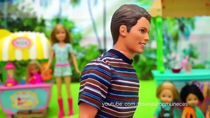 Juguetes de Barbie en español - Chelsea y las niñas venden limonada en el parque