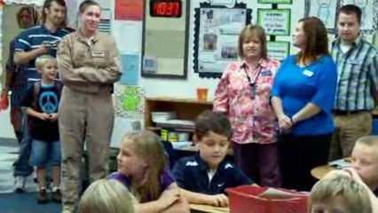 Mom and Soldier Surprises Her Children at School