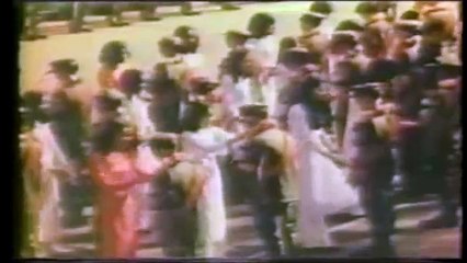 Hung Cuong & Mai Le Huyen gap nhau tren pho nhac truoc 1975