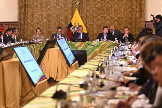 Disminución de sueldos a servidores públicos