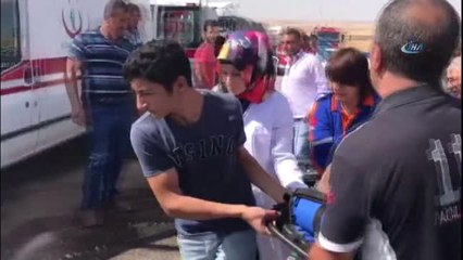 Sağlık Görevlisinden Yaralı Çocuğa Anne Şefkati