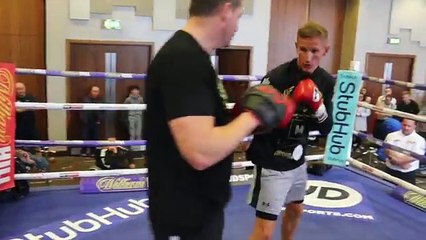'COMING FOR YOU MASHER LAD!' - THOMAS STALKER HITS THE PADS w_ TRAINER DANNY VAUGHN _ DODD v STALKER-CR7xAFRzE64