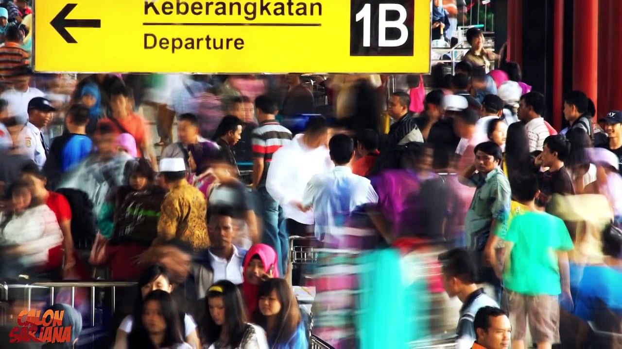 10 Kebiasaan Unik Orang Indonesia di Mata Para Bule!!