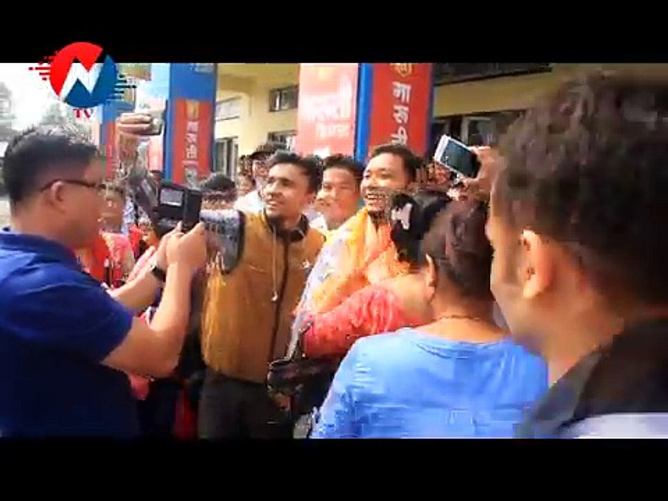 सागर आलेलाई चितवनमा भव्य स्वागत, फोटो खिचाउन केटीहरु मरिहत्ते गरे ||Sagar Ale||