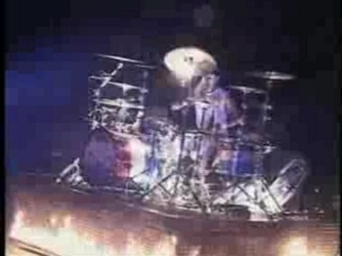 Drums Solos - Blink 182 - Travis Barker Drum Solo (Live MTV2