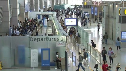 황금연휴 첫날...해외여행객 다시 '북적' / YTN