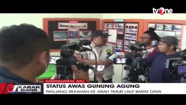 Rekahan di Kawah Gunung Agung Sepanjang 80 Meter