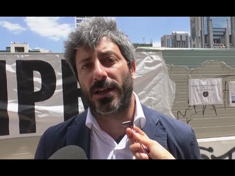 Incendi in Campania, M5S denuncia De Luca per mancata prevenzione (26.07.17)