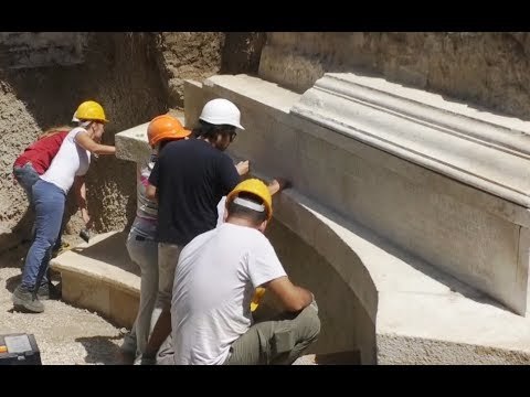 Pompei, scoperta tomba monumentale con iscrizione lunga 4 metri (26.07.17)