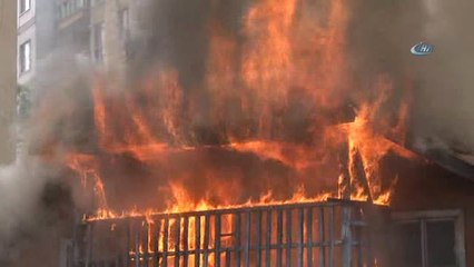 3 Katlı Metruk Bina Alev Alev Yandı