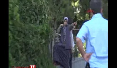 Yardım kesilince 3 çocuk annesi bıçağı boğazına dayadı!