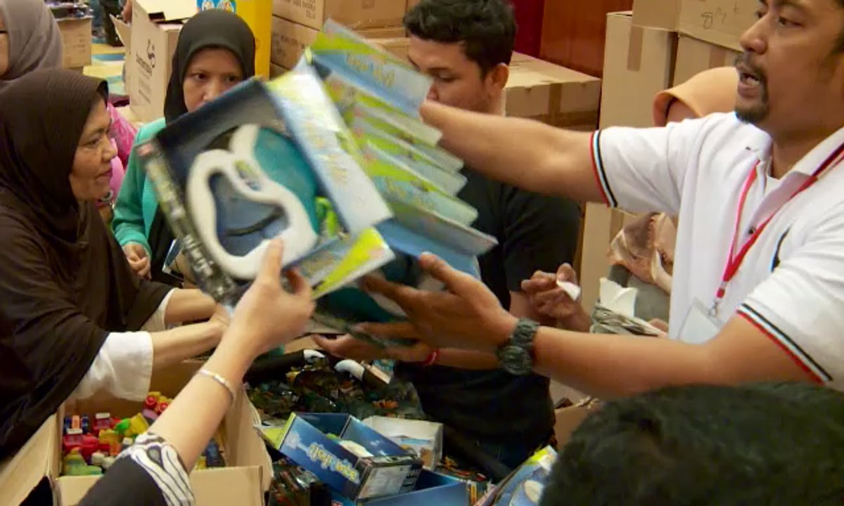 Bisnis Lesu, Toko Ritel di Berguguran