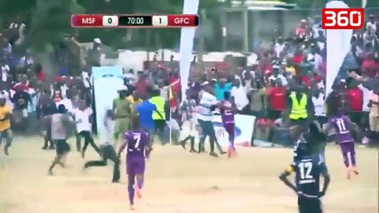 Cmenduri ne Tarzani, ekipi vendas shenon gol, spektatoret pushtojne fushen e lojes (360video)