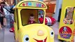 Гуляем Катаемся на Машинках в Торговом Центре Детский Автобус Вертолёт Влог Видео Для Детей Америка
