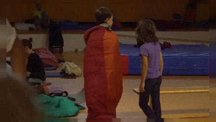 Partidarios del referéndum catalán ocupan centros de votación para evitar su cierre