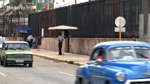 EEUU retira a la mayoría de su personal de Cuba y suspende emisión de visados