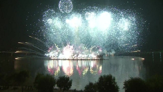 여의도 수놓은 불꽃...85만 명 인파 몰려 / YTN