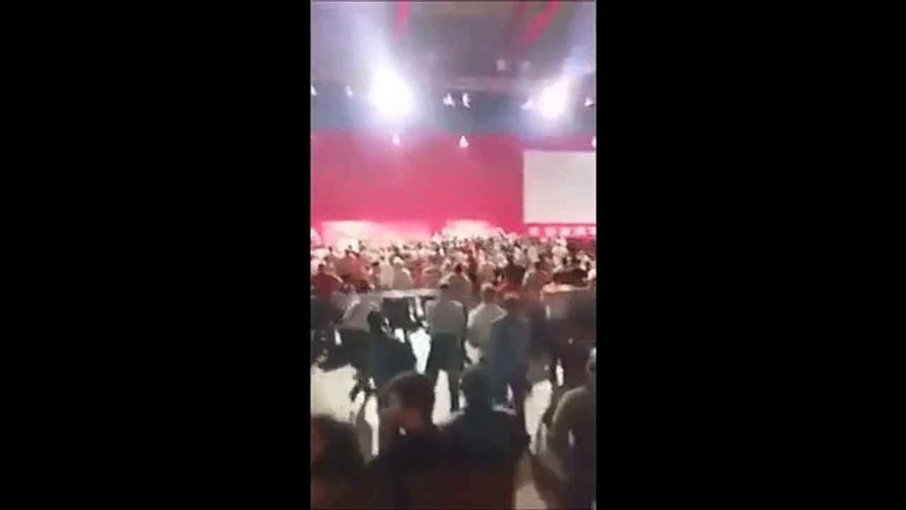 O momento em que voaram cadeiras na assembleia do Benfica