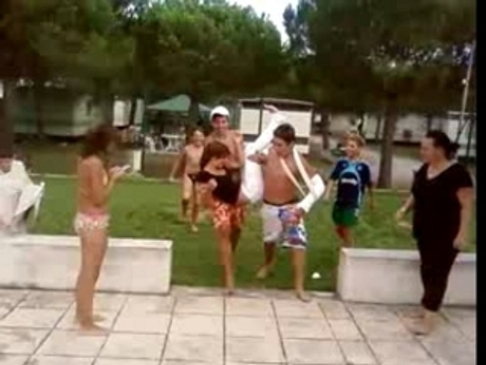 Mdr dAns la piScinE