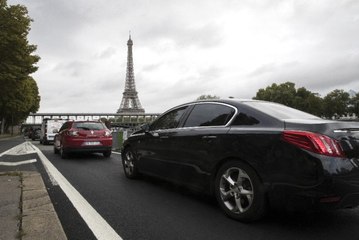Paris Belediyesi Pazar Günü Motorlu Araç Kullanımını Yasakladı