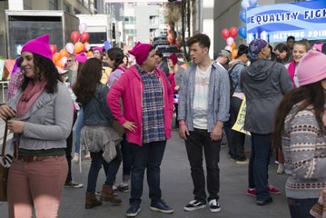 Watch Series Modern Family Season 9 : Episode 2 The Long Goodbye