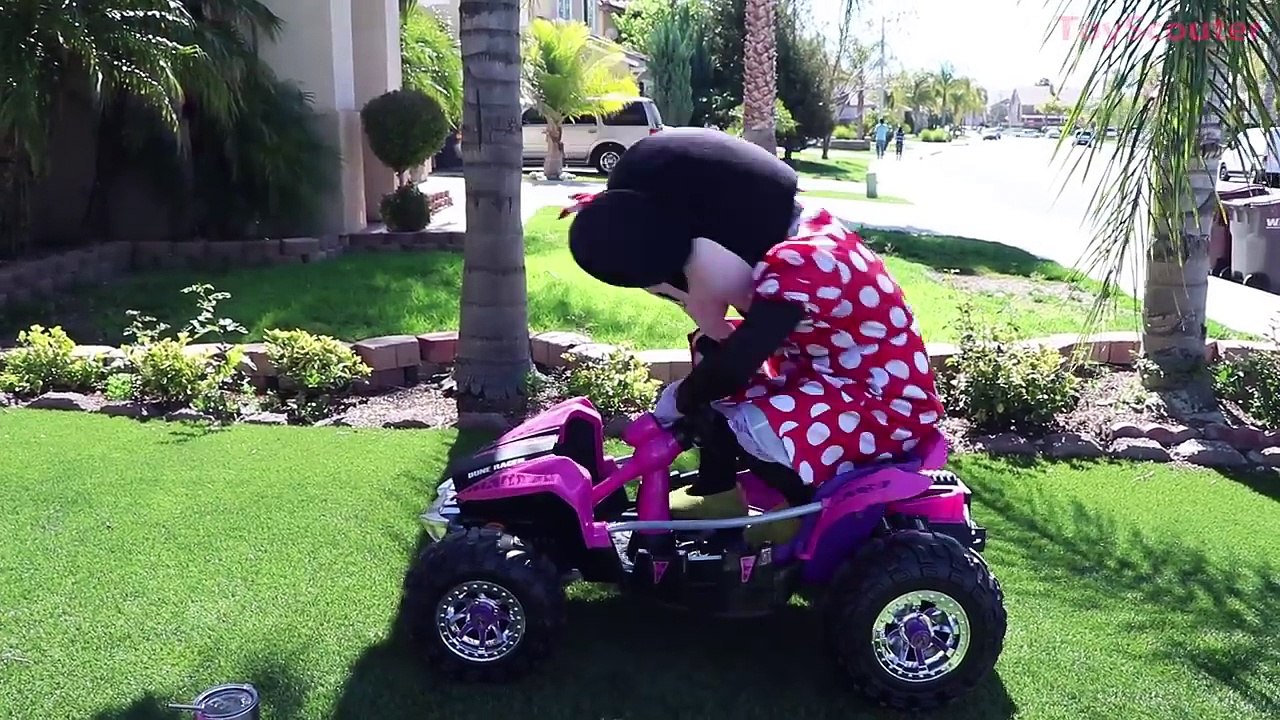 Minnie Mouse CRAZY PEANUT BUTTER CHALLENGE! w/ Paw Patrol Skye & Joker in Real Life