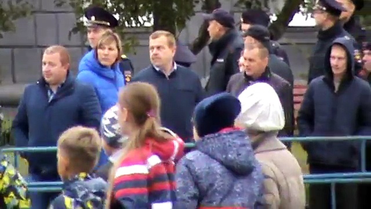 Люди на площади 30.09.2017 год, второе видео