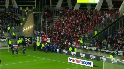 T0URE goaI. Fence hoIding LiIIe fans coIIapse and LiIIe fans faII over 30/09/17.