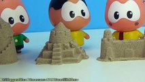 Mônica Toy brincando com castelo de areia massinha kinetic sand Cebolinha toy Magali toy Cascão toy