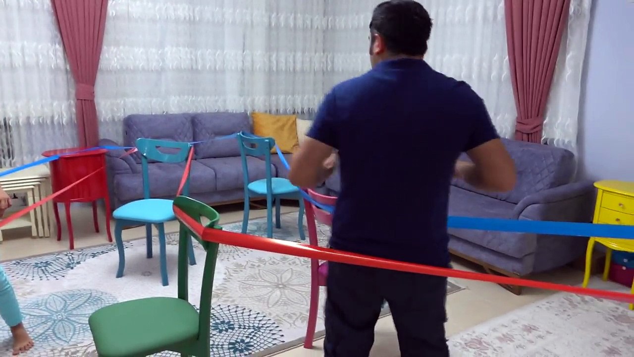 Engelli Yolu Gözü Kapalı Takip Et Yolun Sonundaki Ödülün Sahibi OL