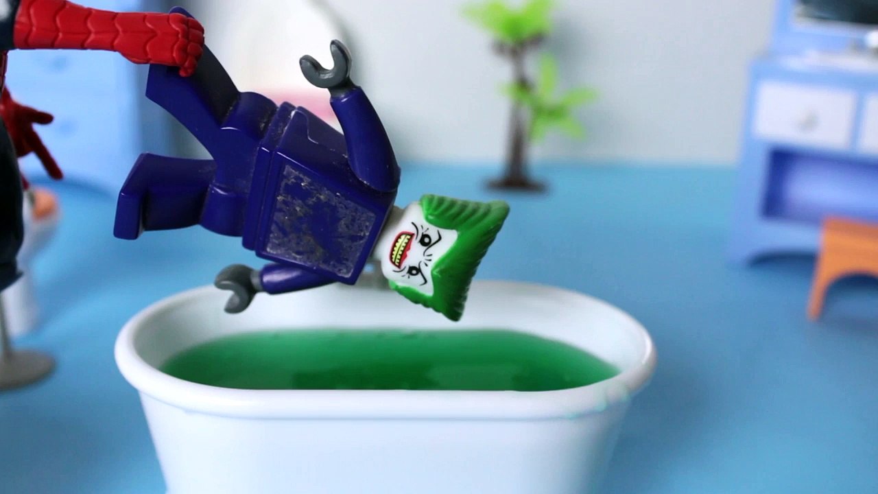 Homem Aranha salva Frozen Elsa da Gosma lodo mortal do Coringa | Episodio Completo em Portugues