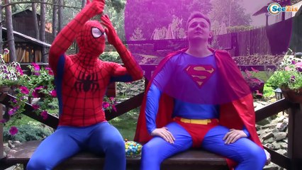 Frozen Elsa & Spiderman BUBBLE CHALLENGE! Princess Anna Maleficent Hulk Spidergirl Superheroes IRL