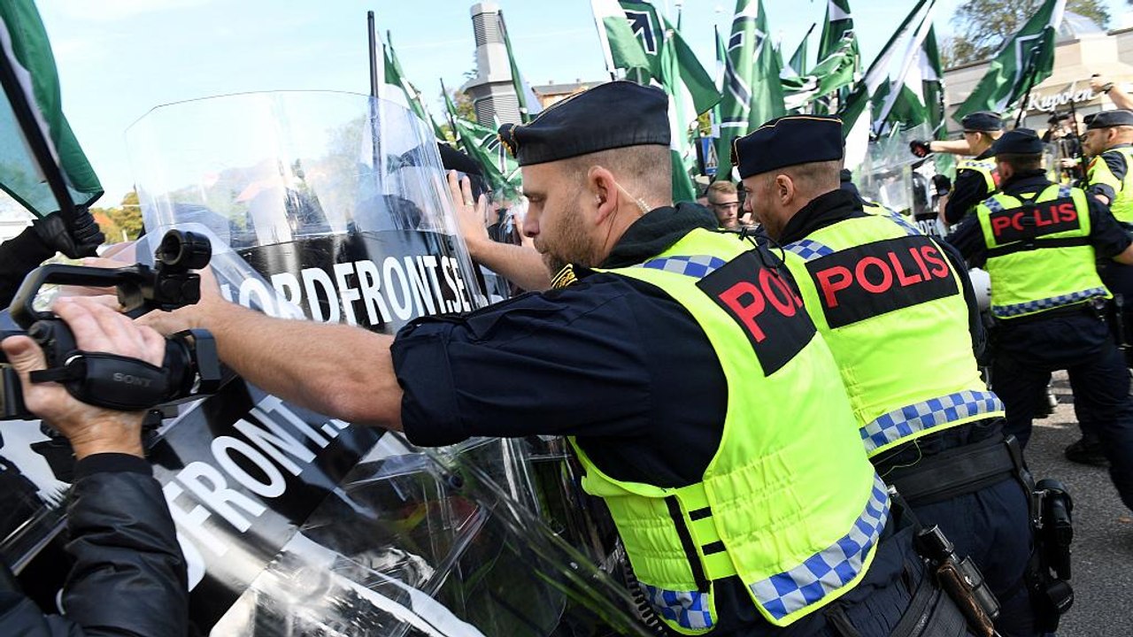 Rechtsradikalen-Marsch in Schweden endet glimpflich
