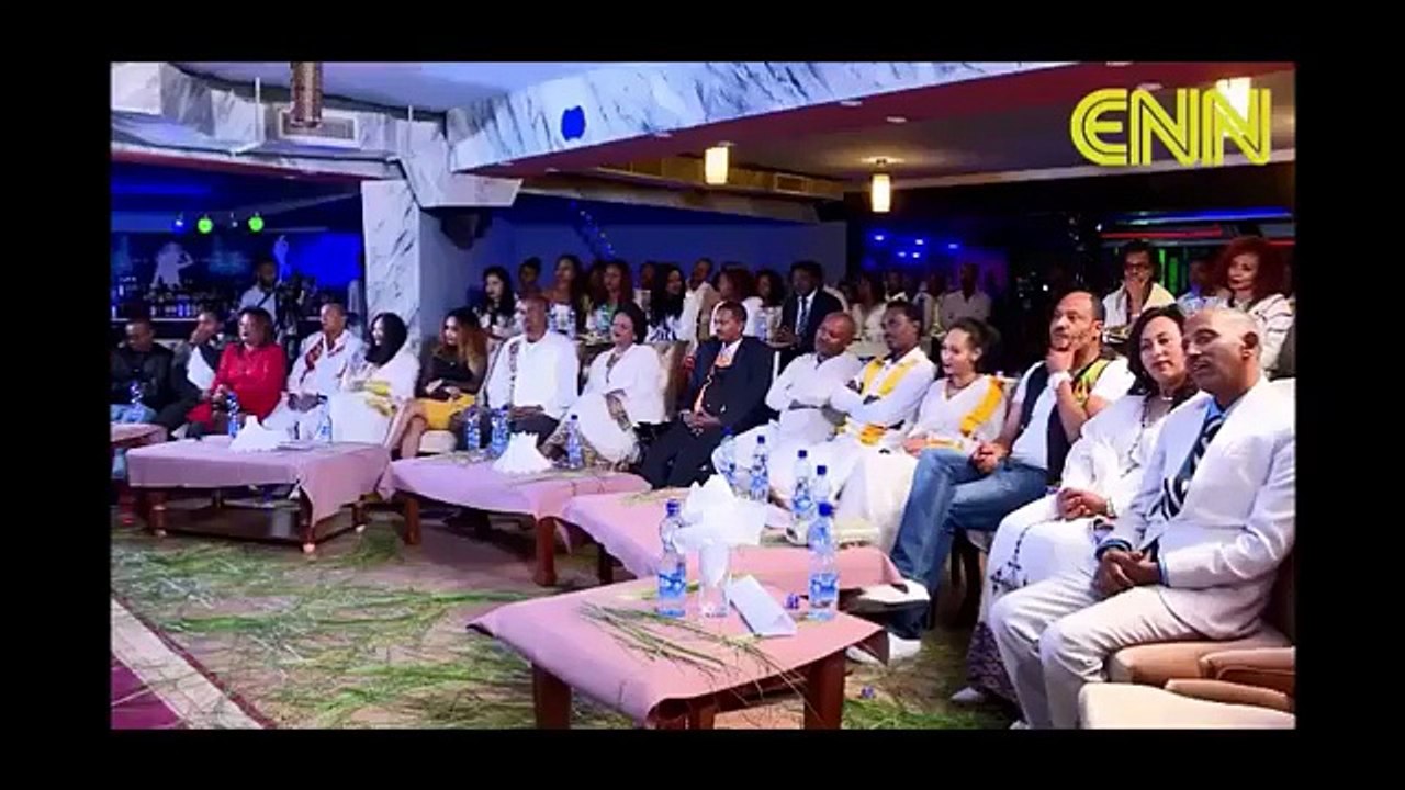 ዝነኛ አርቲስቶች ሚስቶቻችውን በአዝማሪዎች ሲያወደሱ