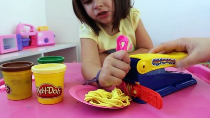 BABY ALIVE MINHA BONECA BIA E LAURA NA HORA DO ALMOCO