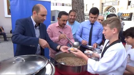 Erzincan'da Vatandaşlara Aşure İkramı