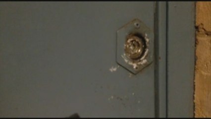 Hallan obstruida con silicona la cerradura del colegio electoral de Junqueras