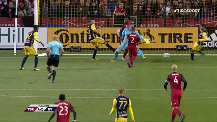 Un défenseur qui claque un triplé : à lui seul, Justin Morrow a fait plier la défense new-yorkaise