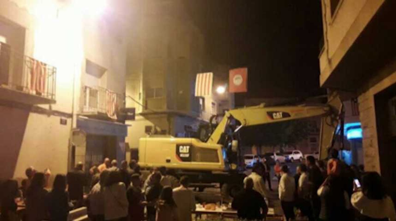 Les fermiers catalans et leurs tracteurs font barrage pour défendre le référendum