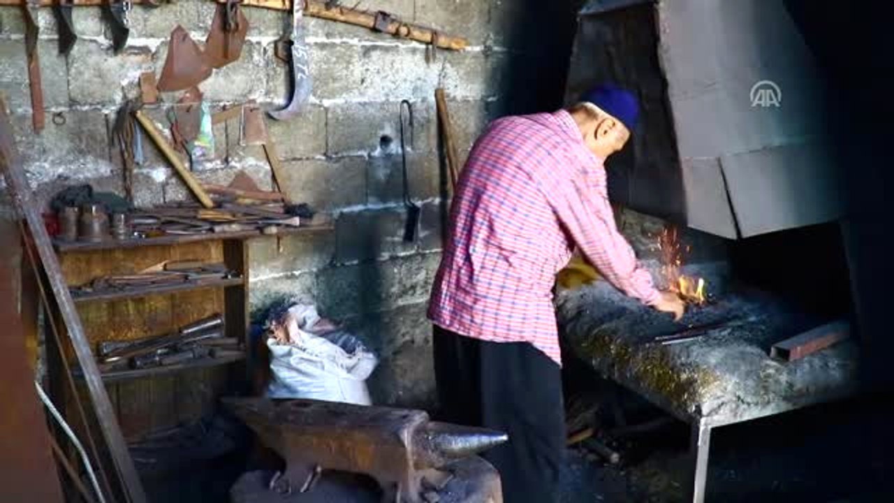 Ateş, Örs ve Çekiç Arasında Geçen Bir Ömür