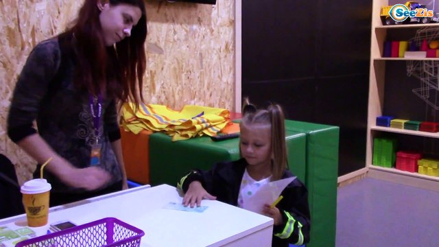 Kids Will Киев Город Профессий для детей! Ярослава ДОКТОР лечит и делает уколы! Play for Kids Part 1