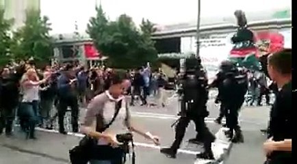 Katalan halkı, İspanyol polisini böyle kovaladı