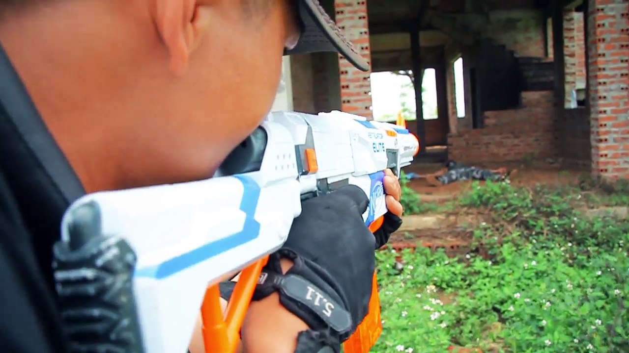 Superhero ion Spiderman Two S.W.A.T Nerf guns Guards Mission to Assassinate Joker Nerf war