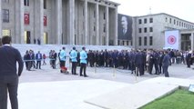 Atatürk Anıtı Önünde Tören