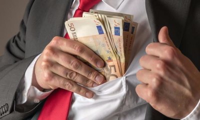 Lolos Jerat Hukum Lagi, Setnov Sakti atau KPK Miskin Taktik?