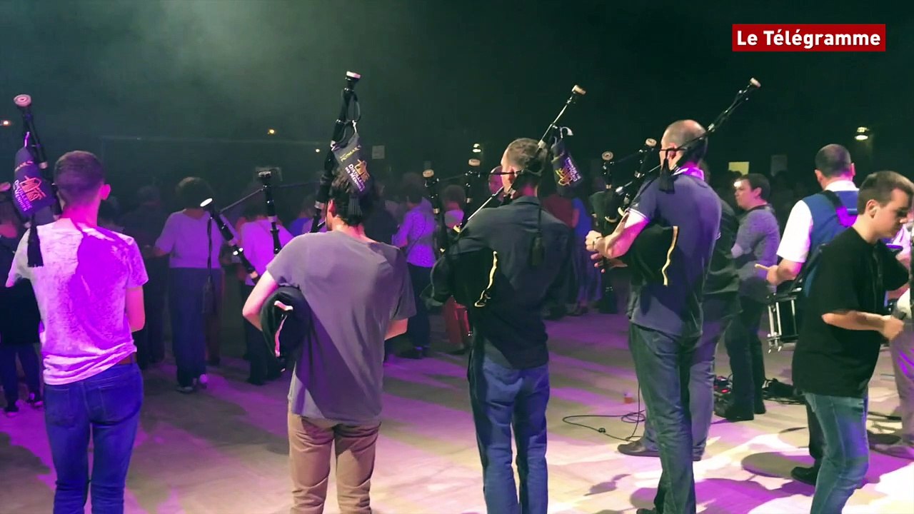 Concarneau. Le plein de danseurs pour les 20 ans de Ti Ar Sonerien