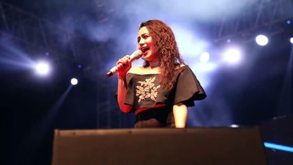 Tu cheez badi hai mast by Neha Kakkar live Jaipur 16 july 2017