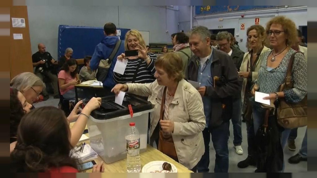 Catalunha: População vota apesar das ações policiais