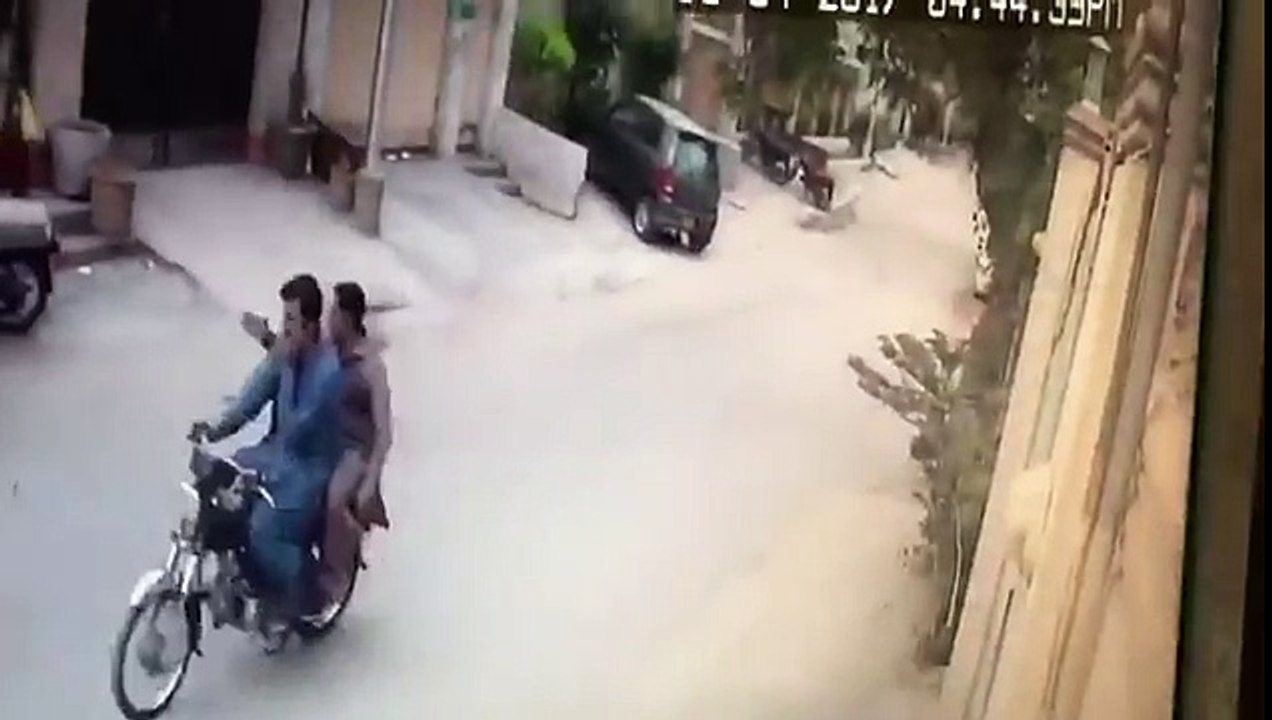 Never ever attempt to rob ladies while they are driving.