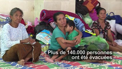 Volcan à Bali: la fumée s'épaissit, le nombre d'évacués augmente